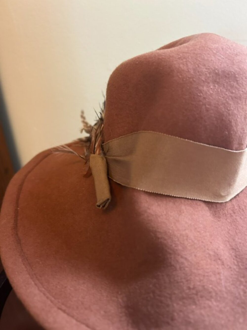 United Hatters, Cap and Millinery brown wool hat with feathers - Picture 4 of 7